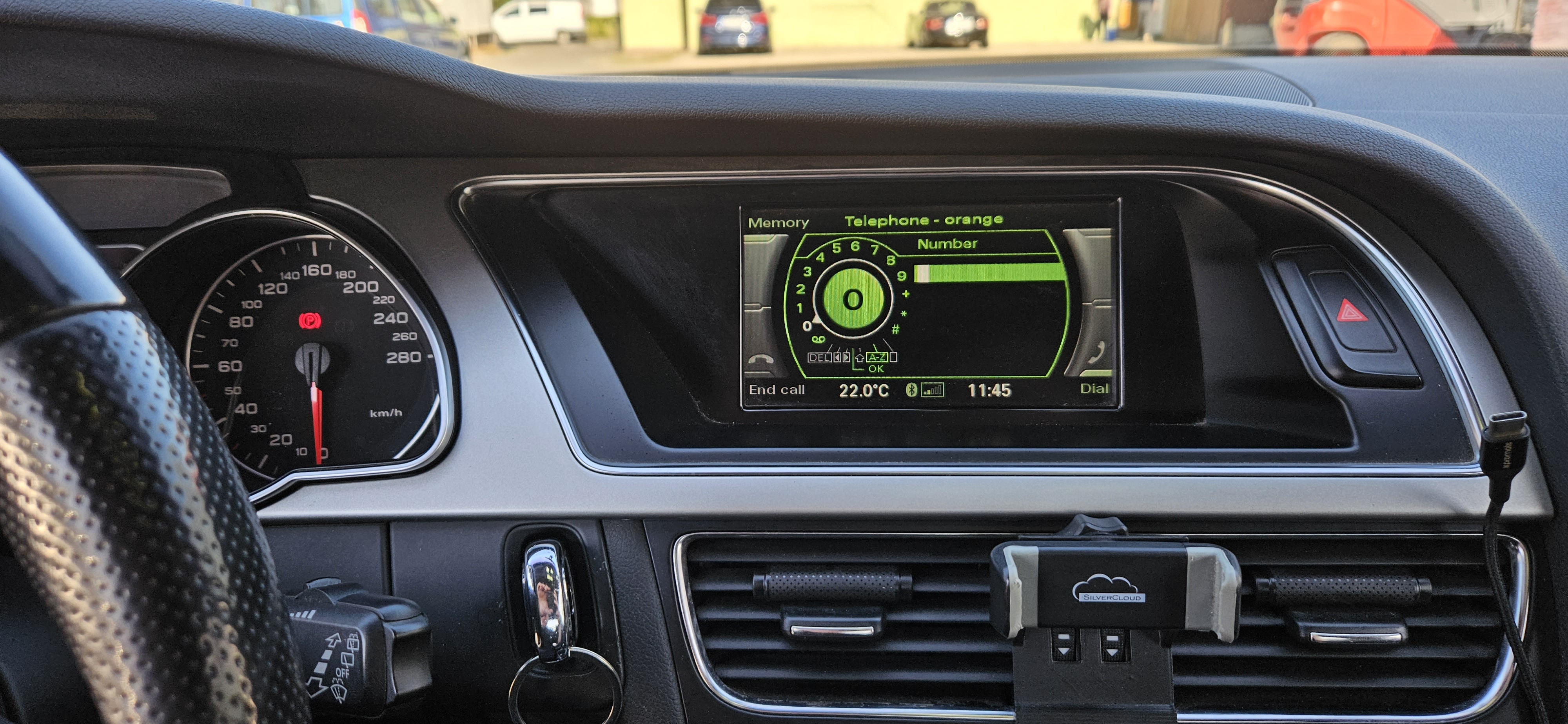 Audi A4 / A5 vent grille phone mount
