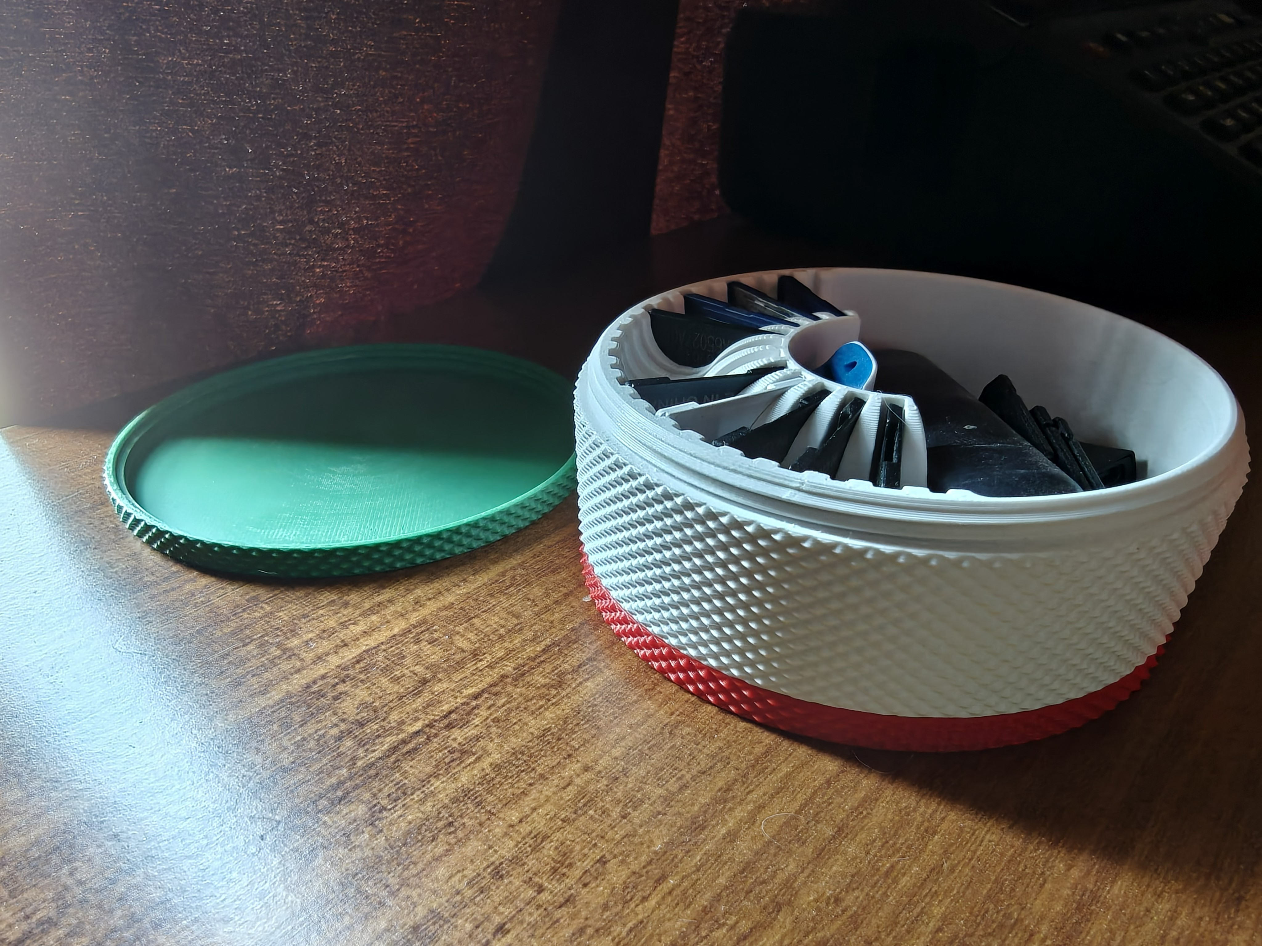 SD Card Twist Cap Container v1 - Lid