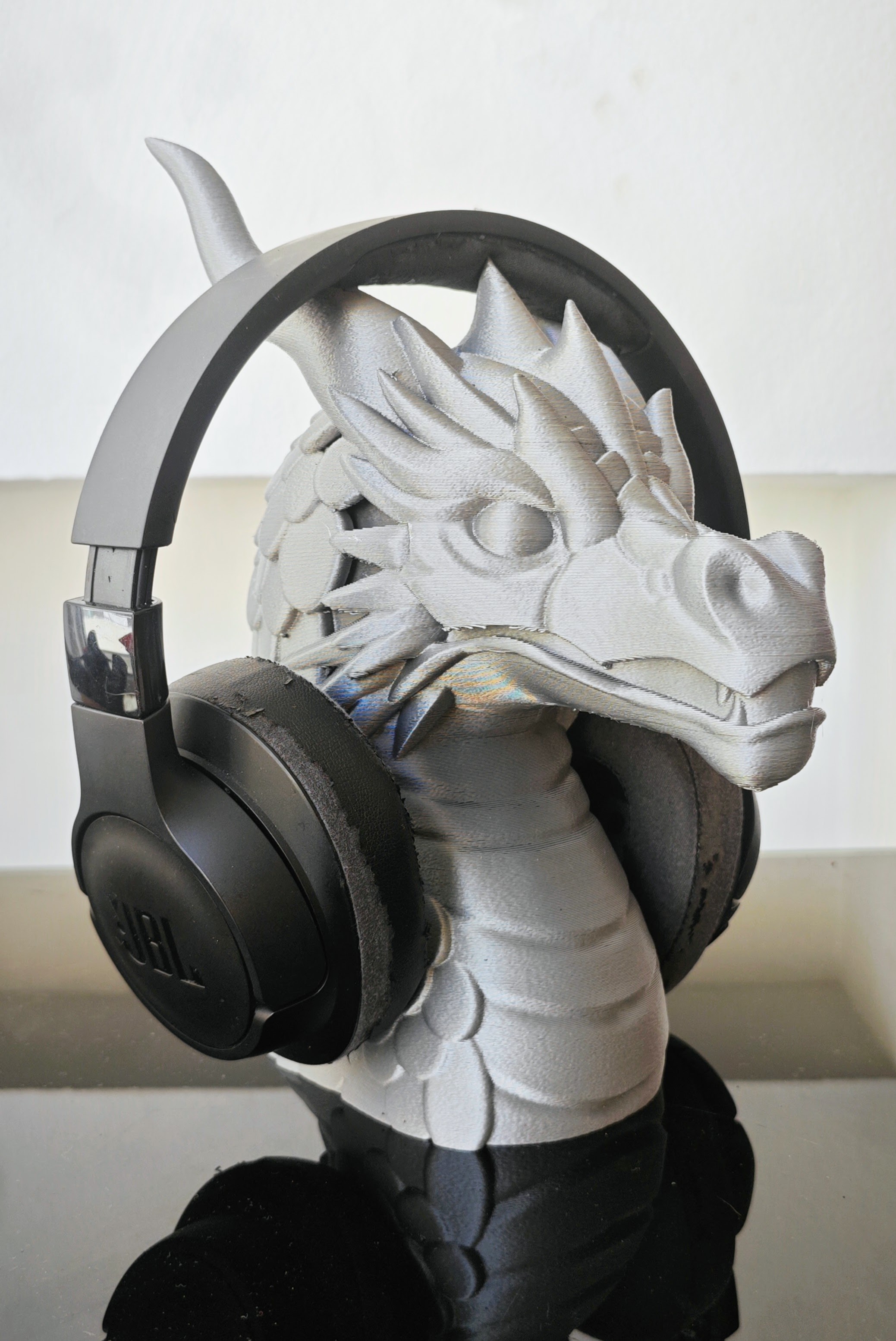 Dragon Headphones Stand
