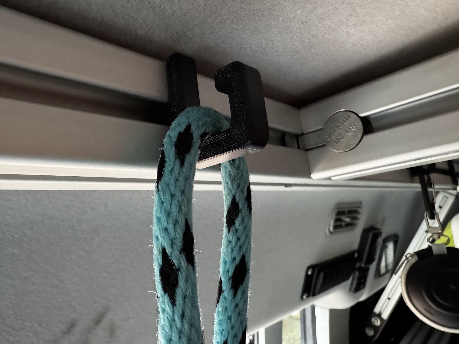 Large hook (8) for 40 series Al extrusion