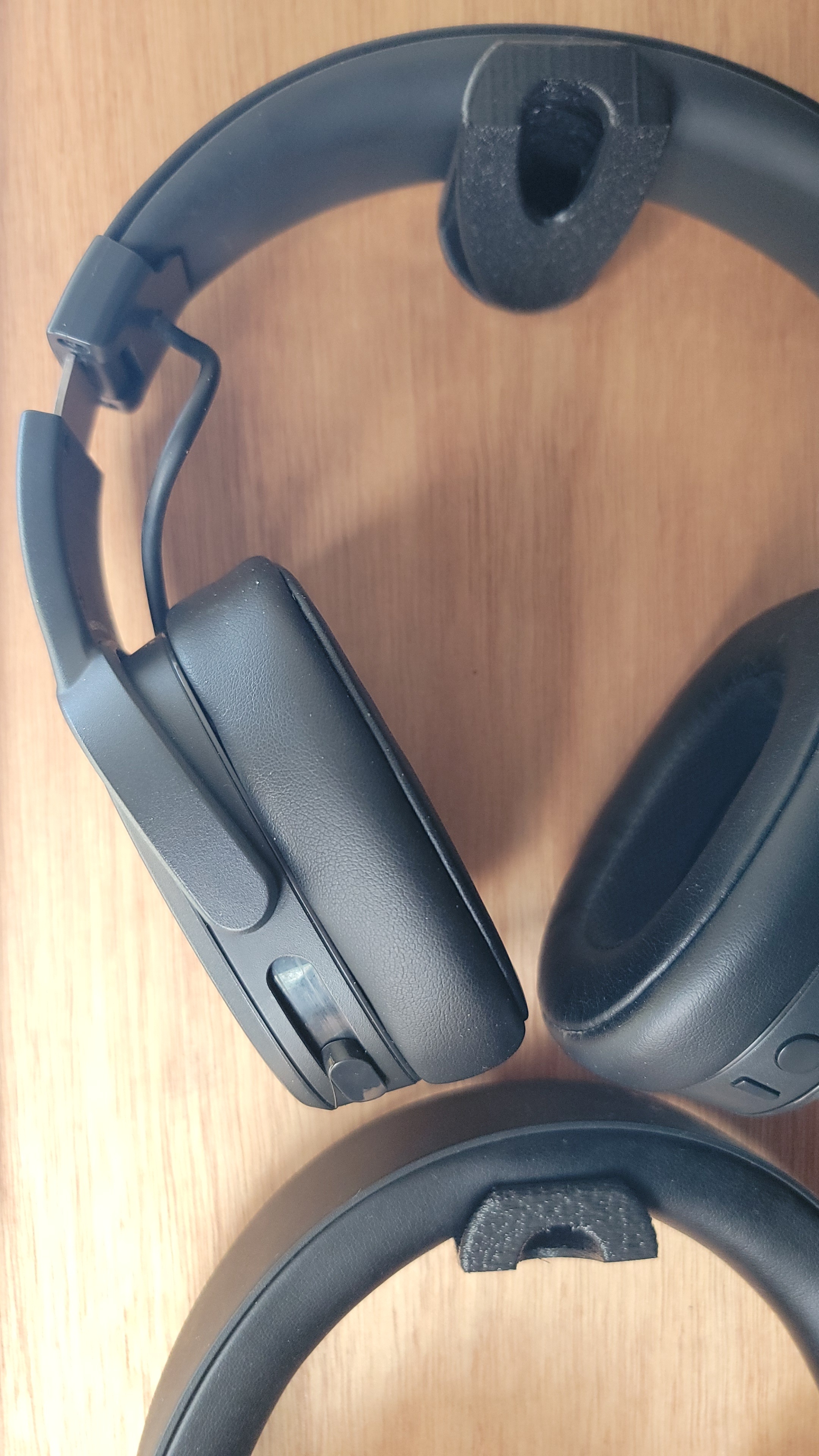 Headphone wallmount 